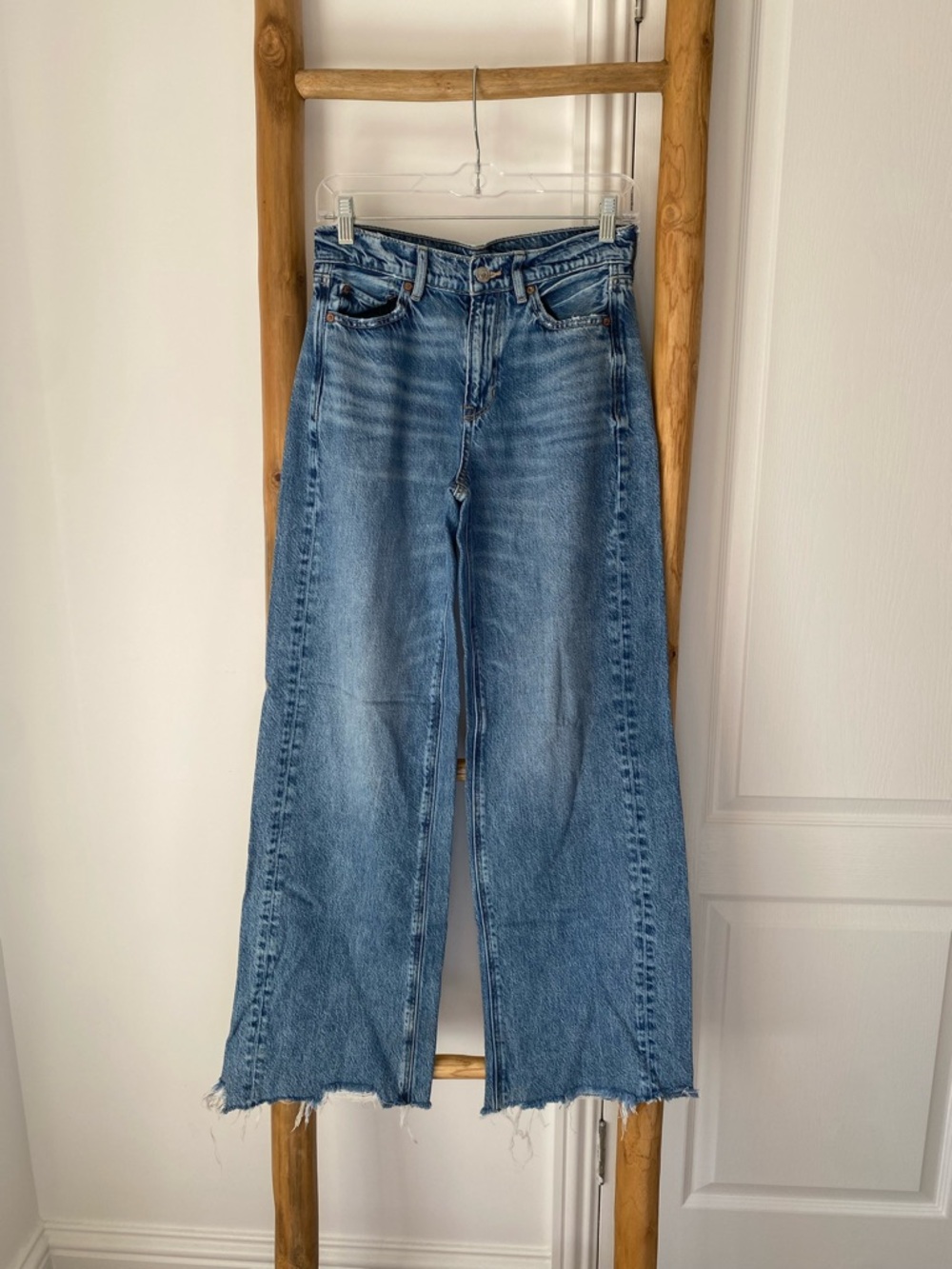 American Eagle Super High-Rise Baggy Wide Leg Frayed Hem Blue Jeans Sz 0 Long